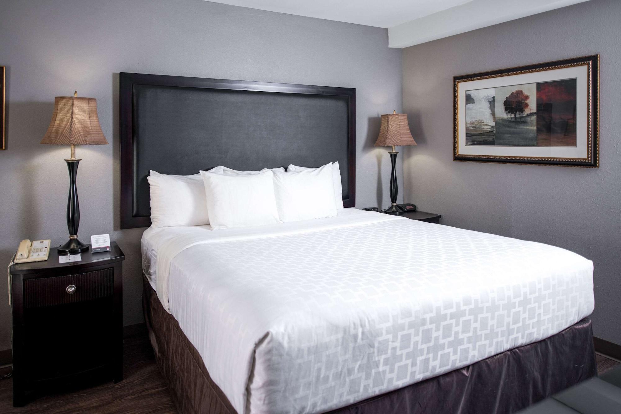 Hotel Clarion & Conference Center