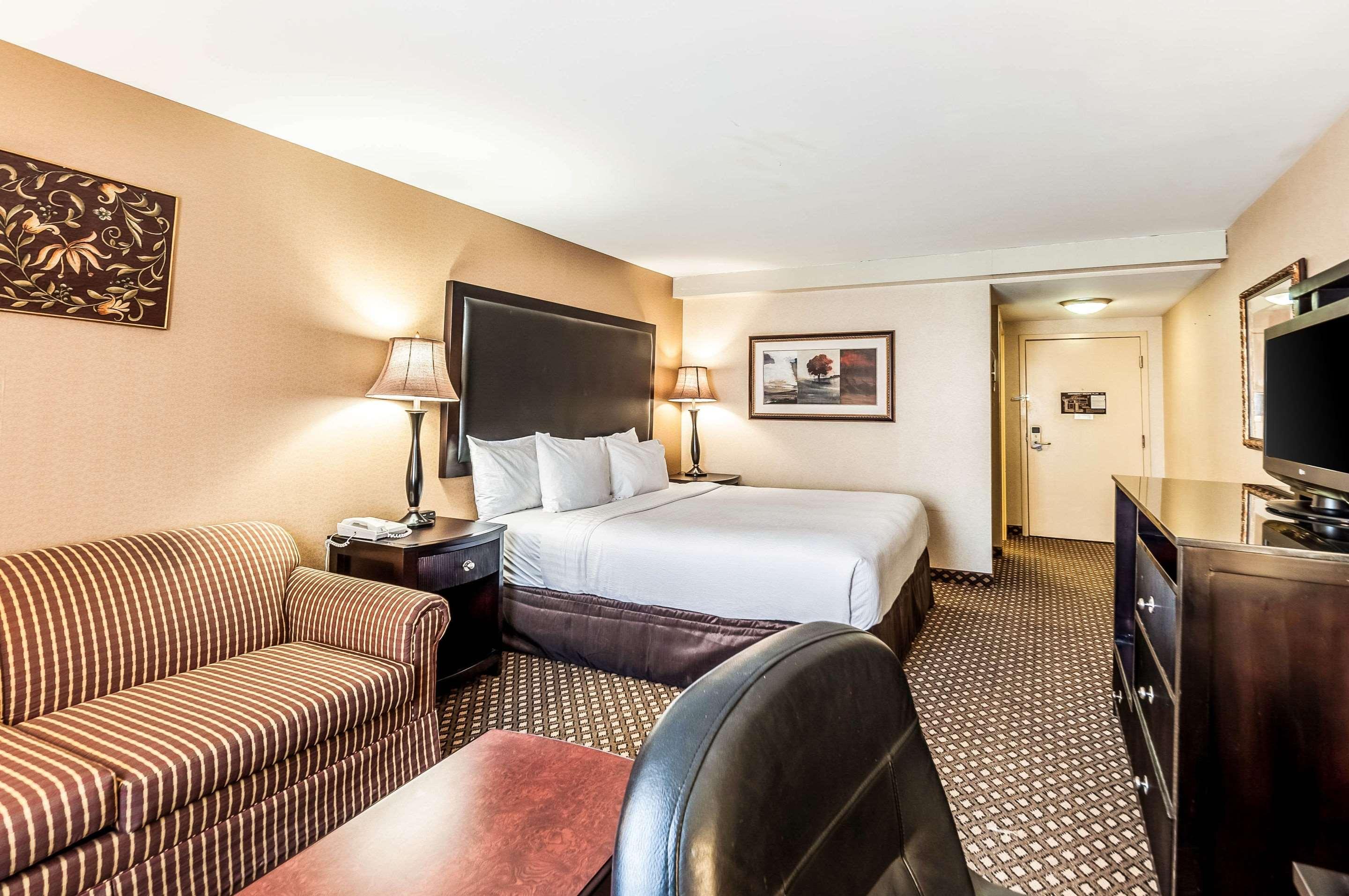 Clarion & Conference Center Hotel