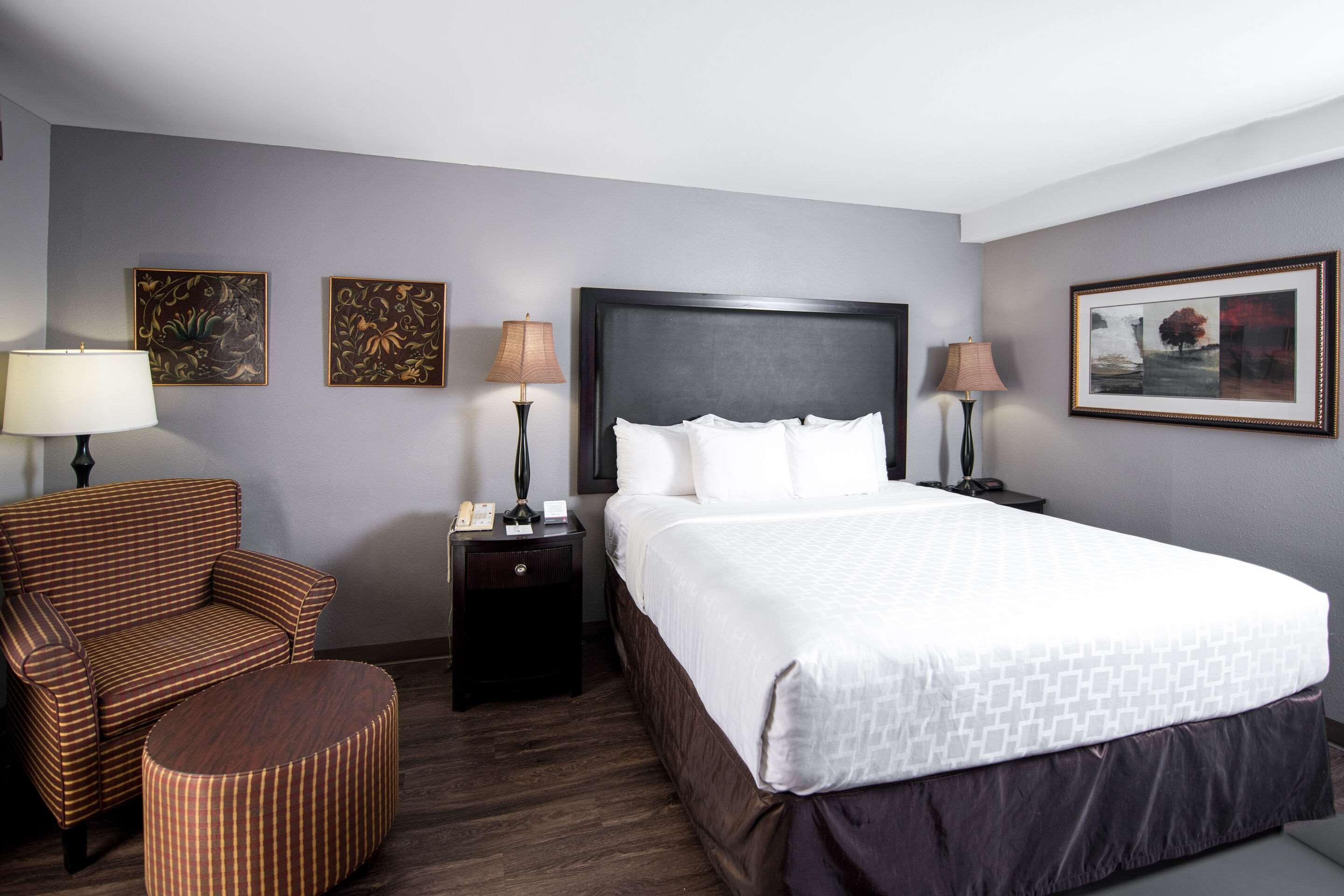 Clarion & Conference Center Hotel 3*