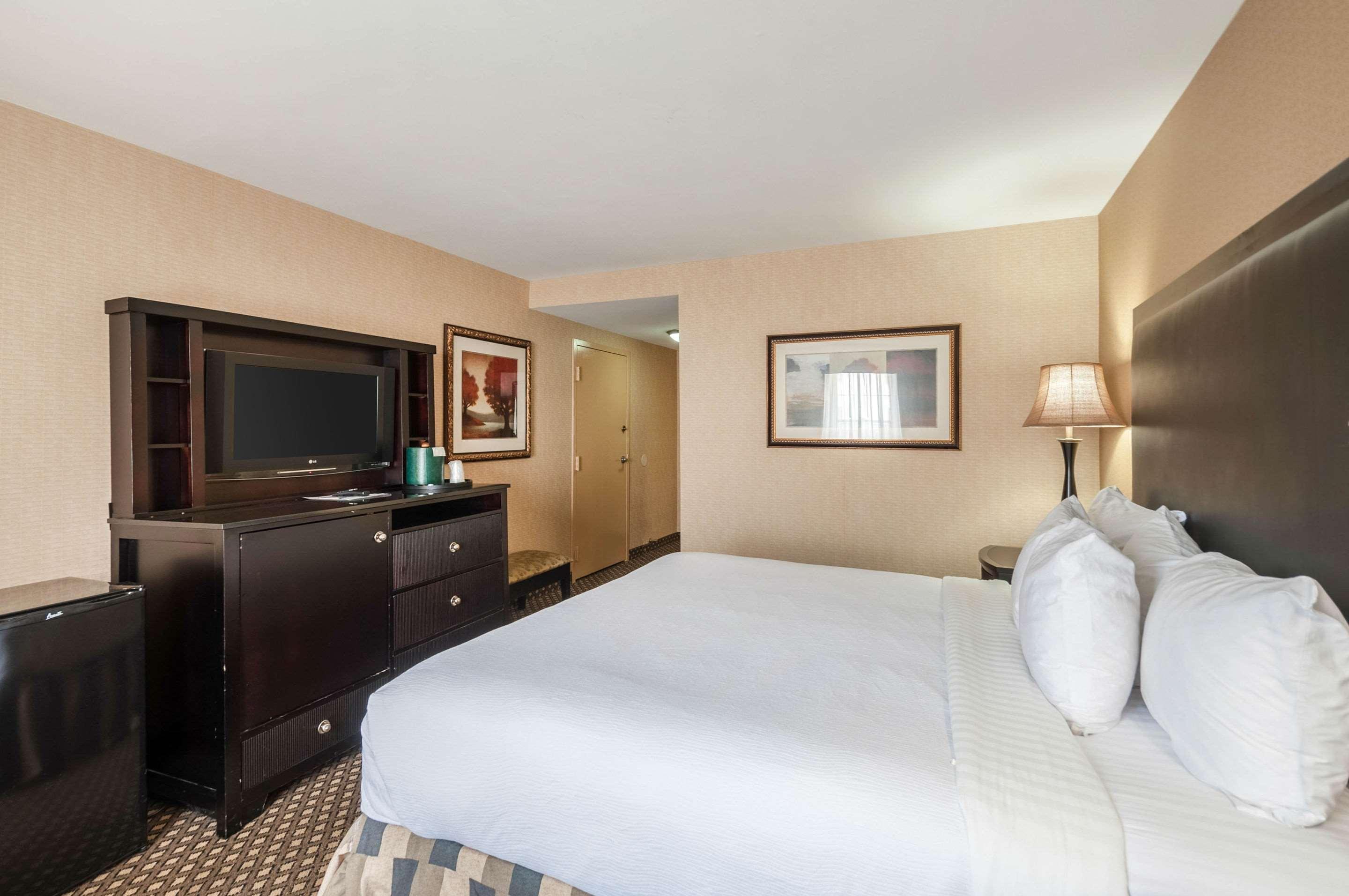 Clarion & Conference Center Leesburg