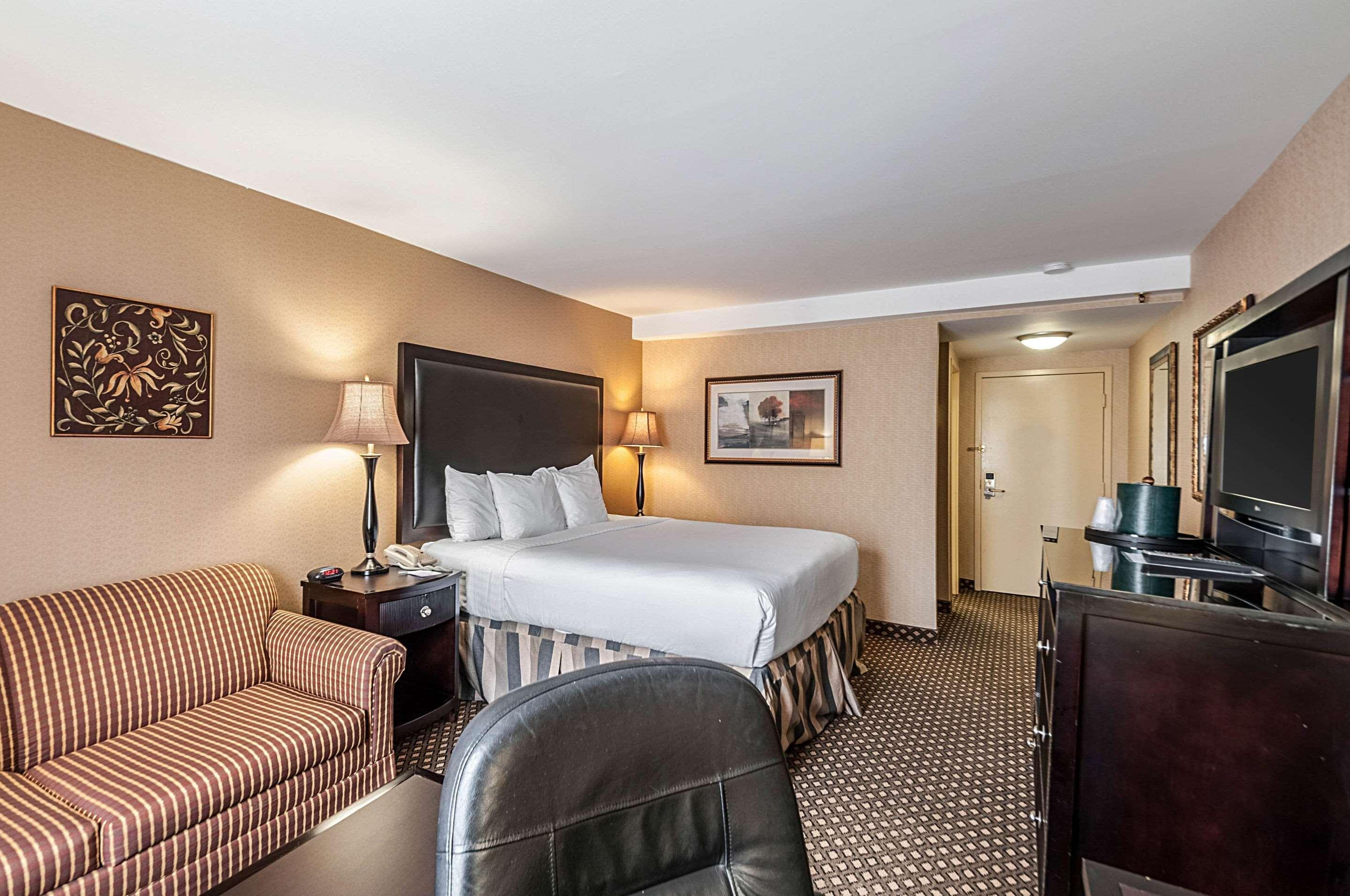 Hotel Clarion & Conference Center